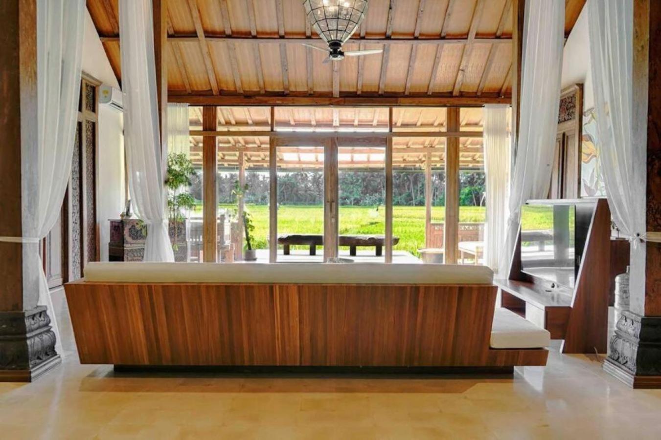 Madura - New 3 Bedroom W/ Rice Paddy View Ubud
